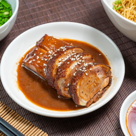 Mì  vịt quay sốt tiêu đen